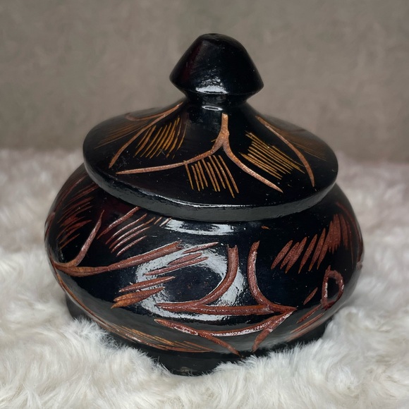 An Etched Hand Carved Wooden Round Trinket, Spice, Salt, tobacco Box With Lid - Picture 1 of 9
